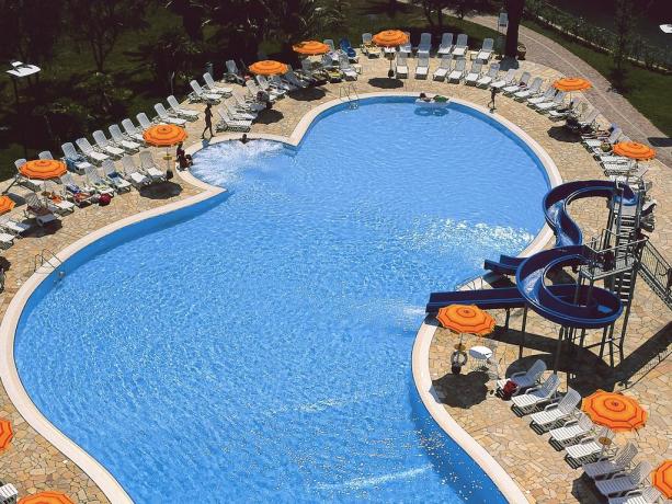 Piscina attrezzata Villaggio di Lusso Torre di Canne 