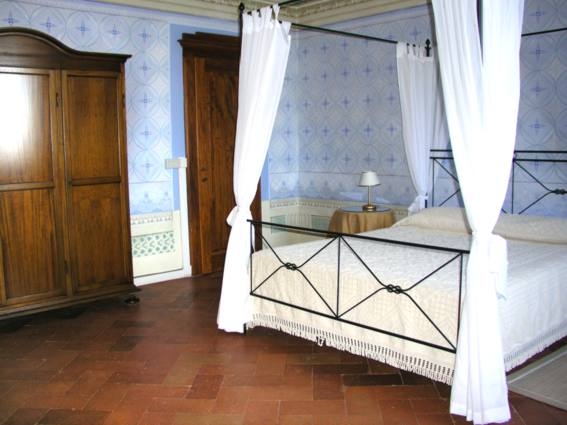 Four poster bed in the structure