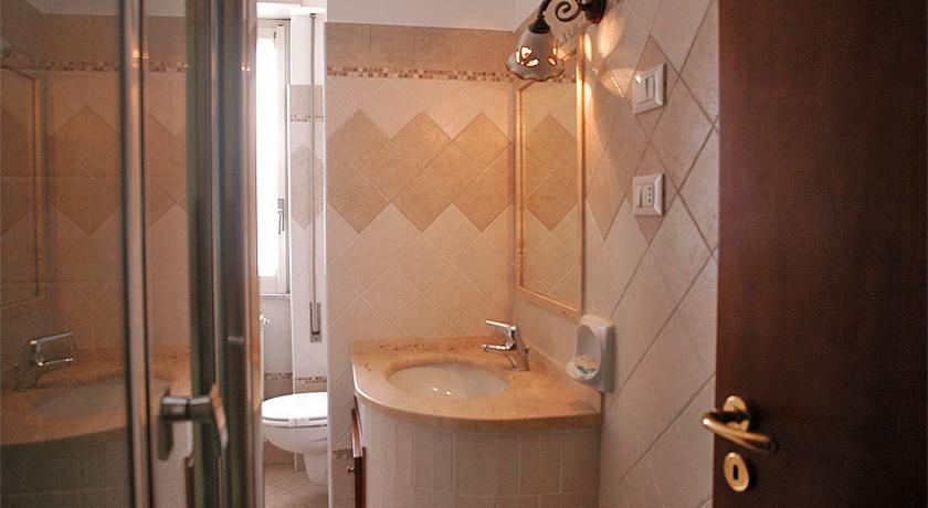 Dettaglio bagno privato in camera