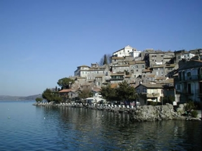 Low cost agritourism near the lake of bracciano 