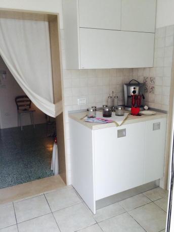 Piccola cucina completa appartamento-vacanza Polignano-a-Mare