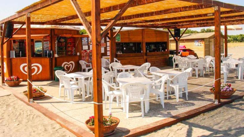 Beach bar in spiaggia