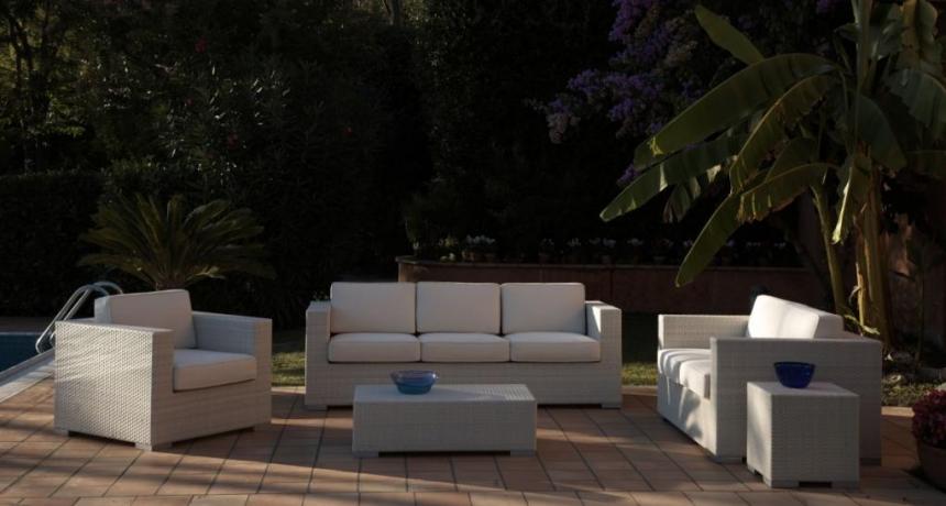 Salotto da giardino in rattan set da esterno con poltrone e tavolo Val