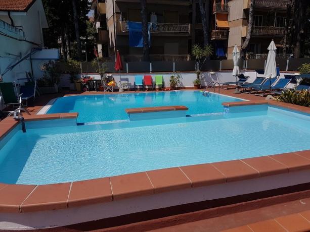 Piscina  solarium Hotel 3 stelle Diano-marina-Imperia
