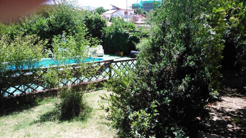 B&B con ampio giardino e piscina all'Aquila 