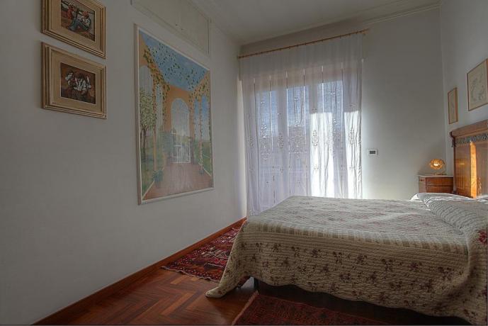 Camera matrimoniale con balcone affittacamere a Roma