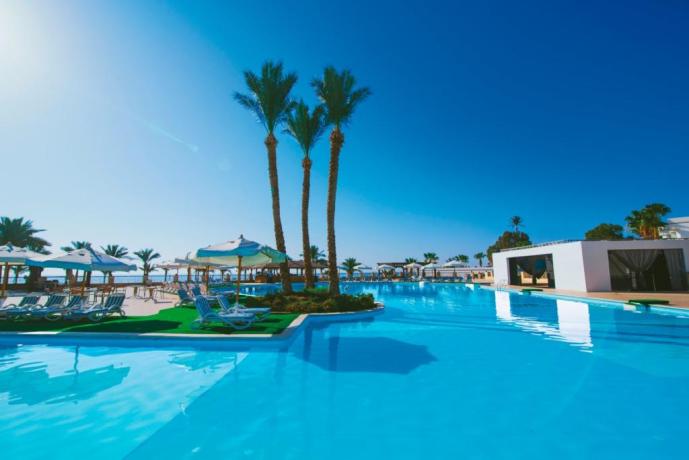 Resort 4stelle Sharm piscina attrezzata 