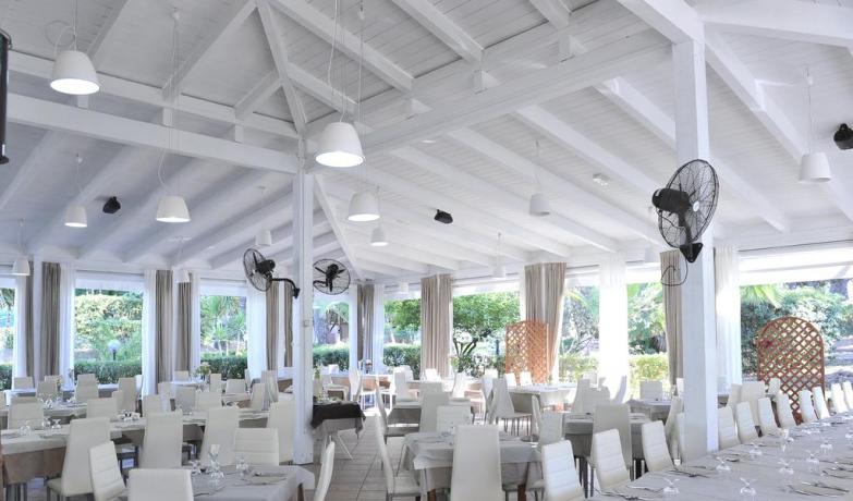 Resort con ristorante interno tipico con aria-condizionata Baia-Domizia
