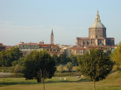 Last minute-holiday: View of Pavia and the cathedral