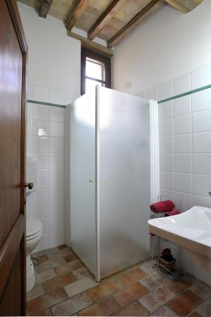 Bagno con Doccia in Appartamento a Corciano