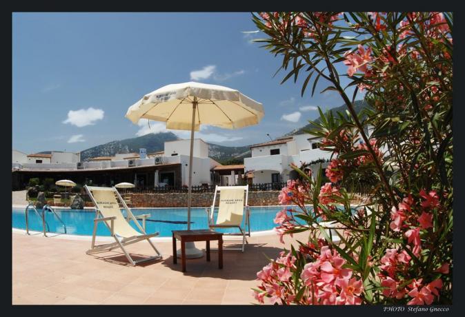 Piscina all'aperto attrezzata, Resort in Sardegna
