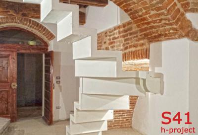 scala scatolare in acciaio verniciato RAL 9010