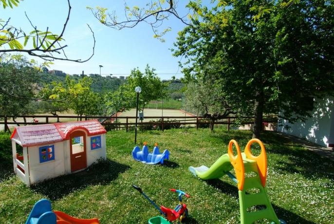 Agriturismo-Abruzzo con piscina ideale-per famiglie con bambini  