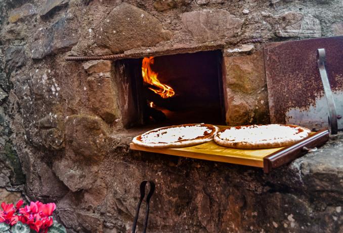 forno a legna villa in umbria con piscina 