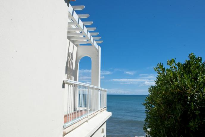 Camere con terrazza vista mare Hotel vicino Roma 