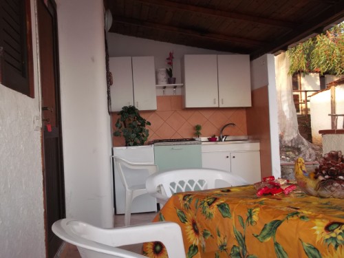 Appartamento con Tavolo e Angolo Cottura Esterno