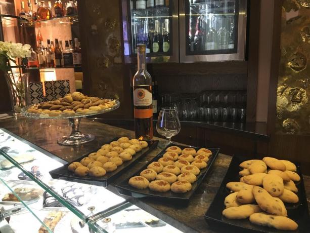Biscotti e liquore albergo in Puglia