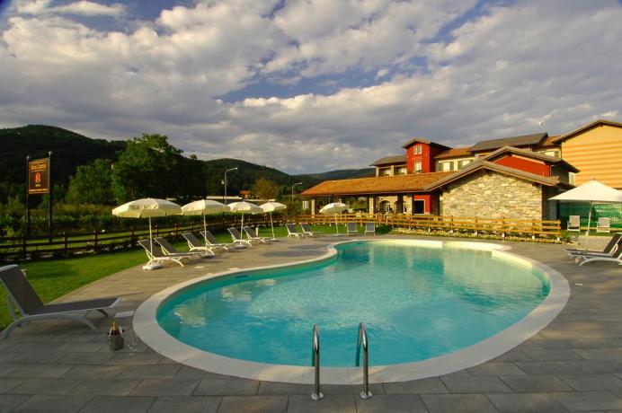 Piscina Esterna in Hotel4Stelle vicino Novara	 