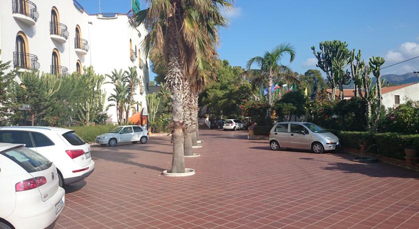 Hotel a Marina di Patti con Parcheggio interno
