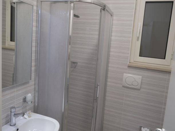 Bagno Privato con Doccia e Biancheria 