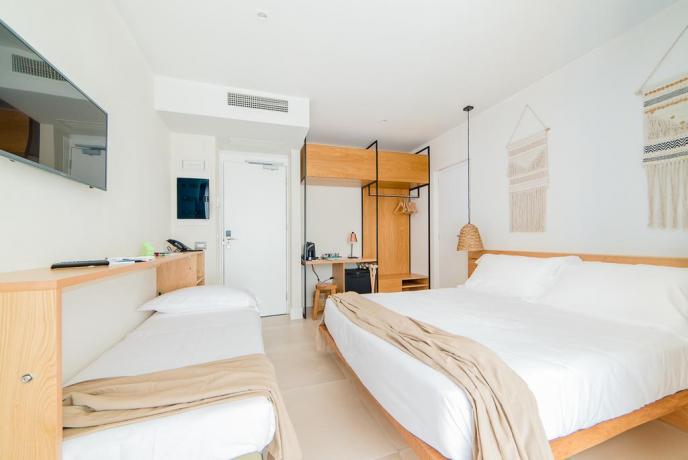 Camera con TV satellitare hotel 4 stelle Baia-Domizia