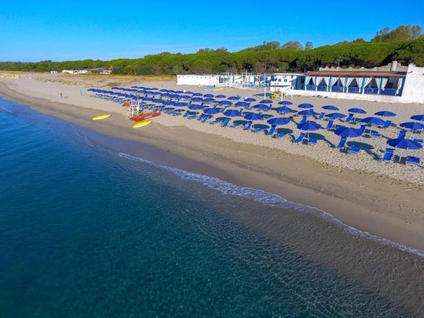 Villaggio-turistico con spiaggia privata-attrezzata Sellia-marina 