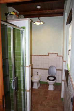 bagno privato con cabina doccia appartamento il Nocio