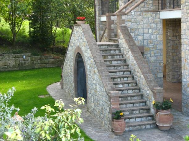 Ingresso scalinata appartamenti Residence a Perugia