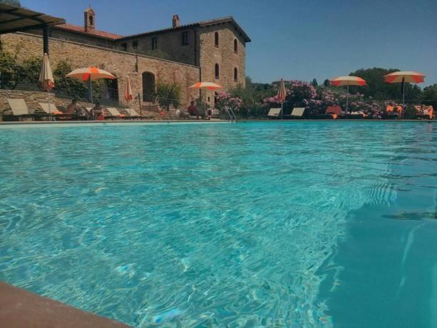 Piscina a sfioro hotel 5stelle Lago Trasimeno-Umbria 