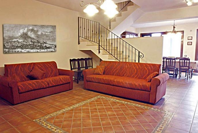 Zona living con divani in casa-vacanza vicino Catania 