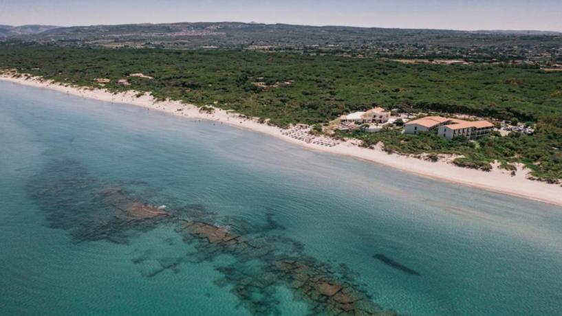 Bellissimo tratto di costa con mare stupendo