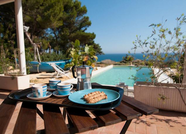 Piscina e Spiaggia Private in Villa a Selinunte