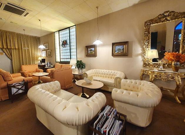 Albergo 4stelle con salotto comune Arezzo