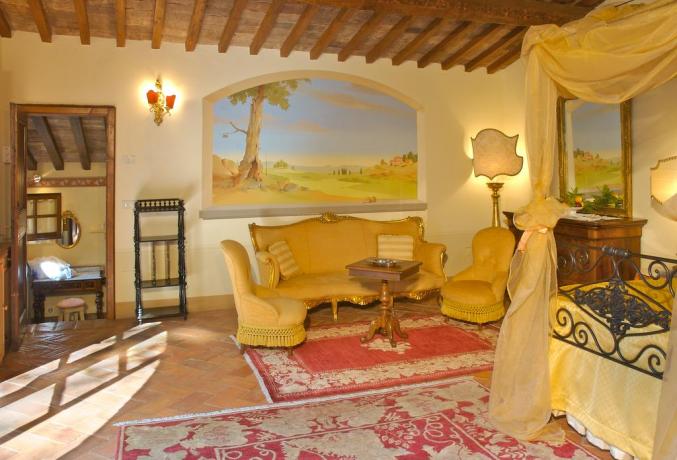 Salone interno finemente arredato