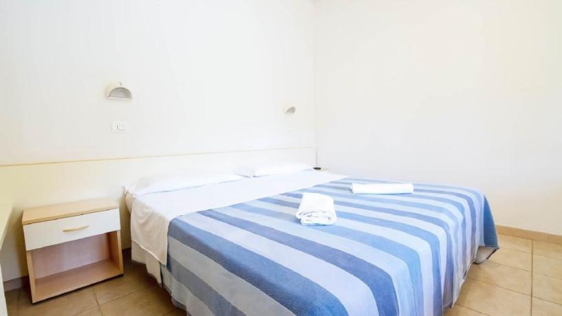 Camera-matrimoniale con servizi-privati Hotel 3 stelle Peschici