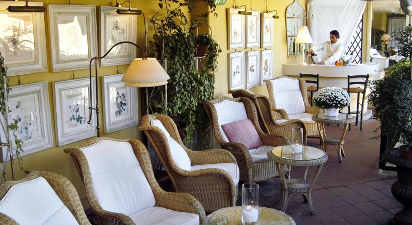 divani nella Hall dell'Hotel classico Firenze
