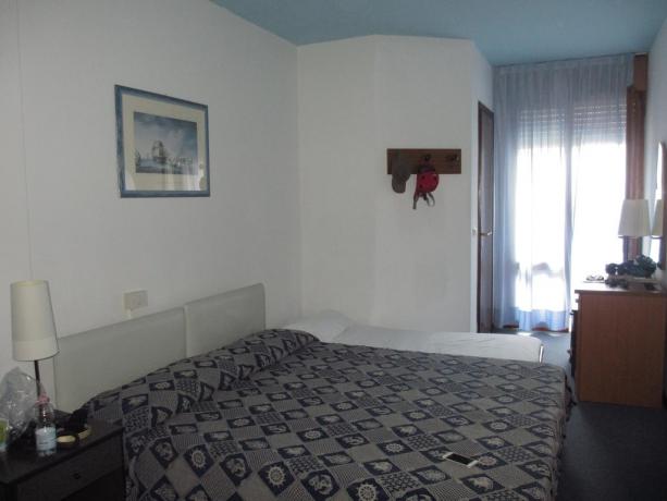 Camera Matrimoniale e letto aggiunto a Bibione