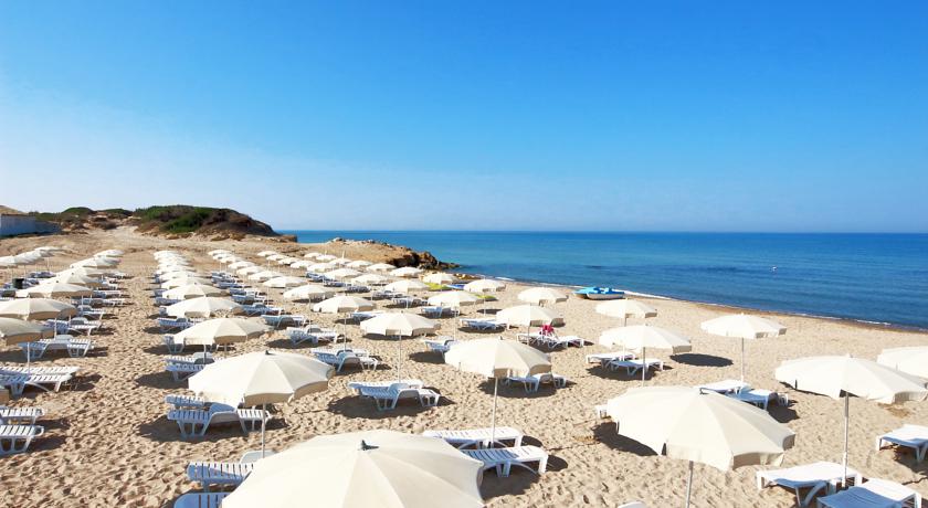 spiaggia del resort a ragusa