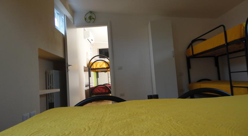 Ampie camere con bagno privato a Pavia 