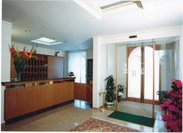Ingresso e reception dell'albergo
