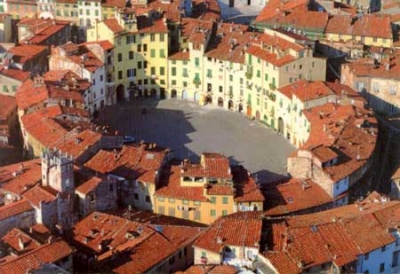 Hotels in the center of Lucca