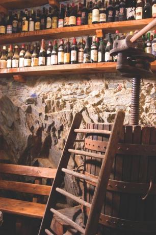 Cantina della villa storica sul Lago d'Orta