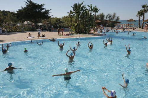Acqua gym in piscina animazione diurna villaggio Manacore-Peschici