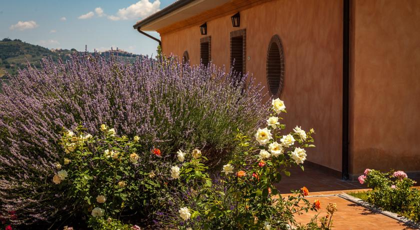 Country House con piscina e benessere in Umbria