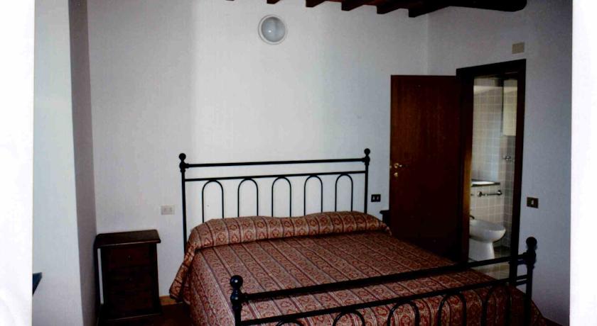 Casolare con Appartamenti