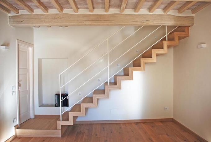 scala di arredo scatolata legno rovere design
