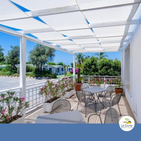 Bungalow con terrazze ombreggiate per colazione
