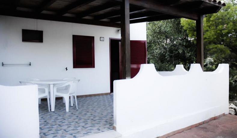 Villaggio Gargano Bungalow veranda tavoli e sedie