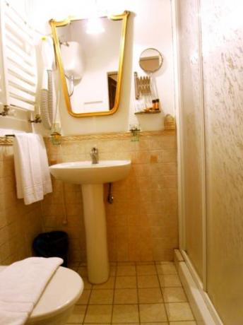 Alloggi Morganti bagno in camera con box doccia