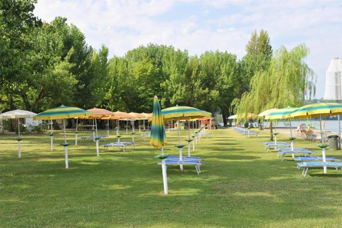 Spiaggia-privata-200mt-Hotel-3stelle-Lago-Trasimeno-Umbria 